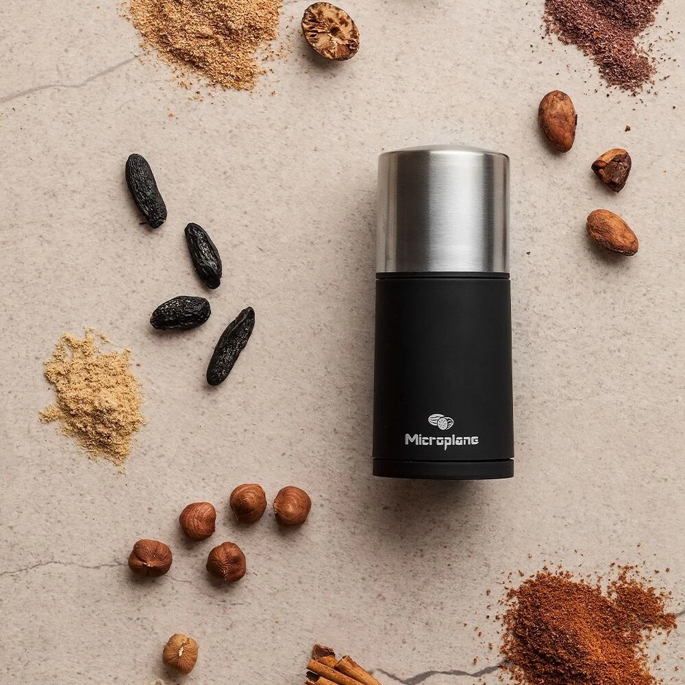 Microplane Gewürzmühle, Schwarz / Edelstahl – Bild 5