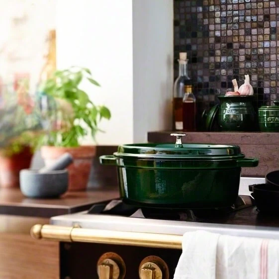 Staub Runde Kochtopf Aus Gusseisen 3,8 L, Grün – Bild 2